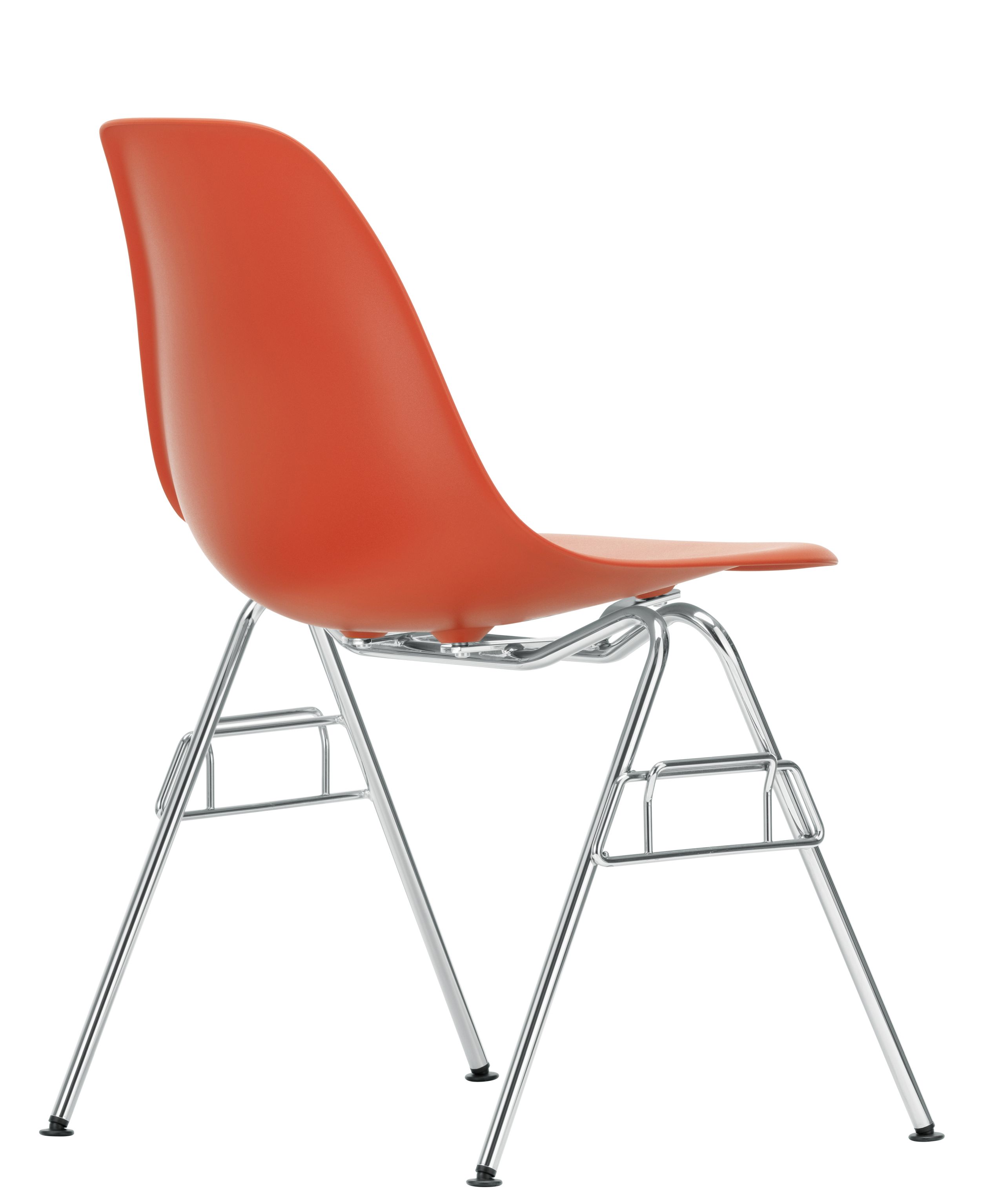 Eames Plastic Side Chair DSS Stuhl von Vitra in Orange mit verchromtem Stahlgestell.
