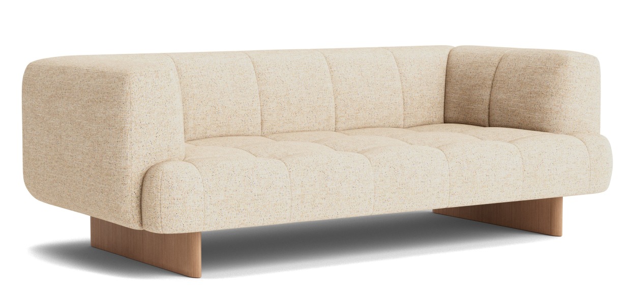 Beiges Quilton Sofa 2-Sitzer von Hay mit Stoffbezug und Holzfüßen, modernes Design für Wohnzimmer.