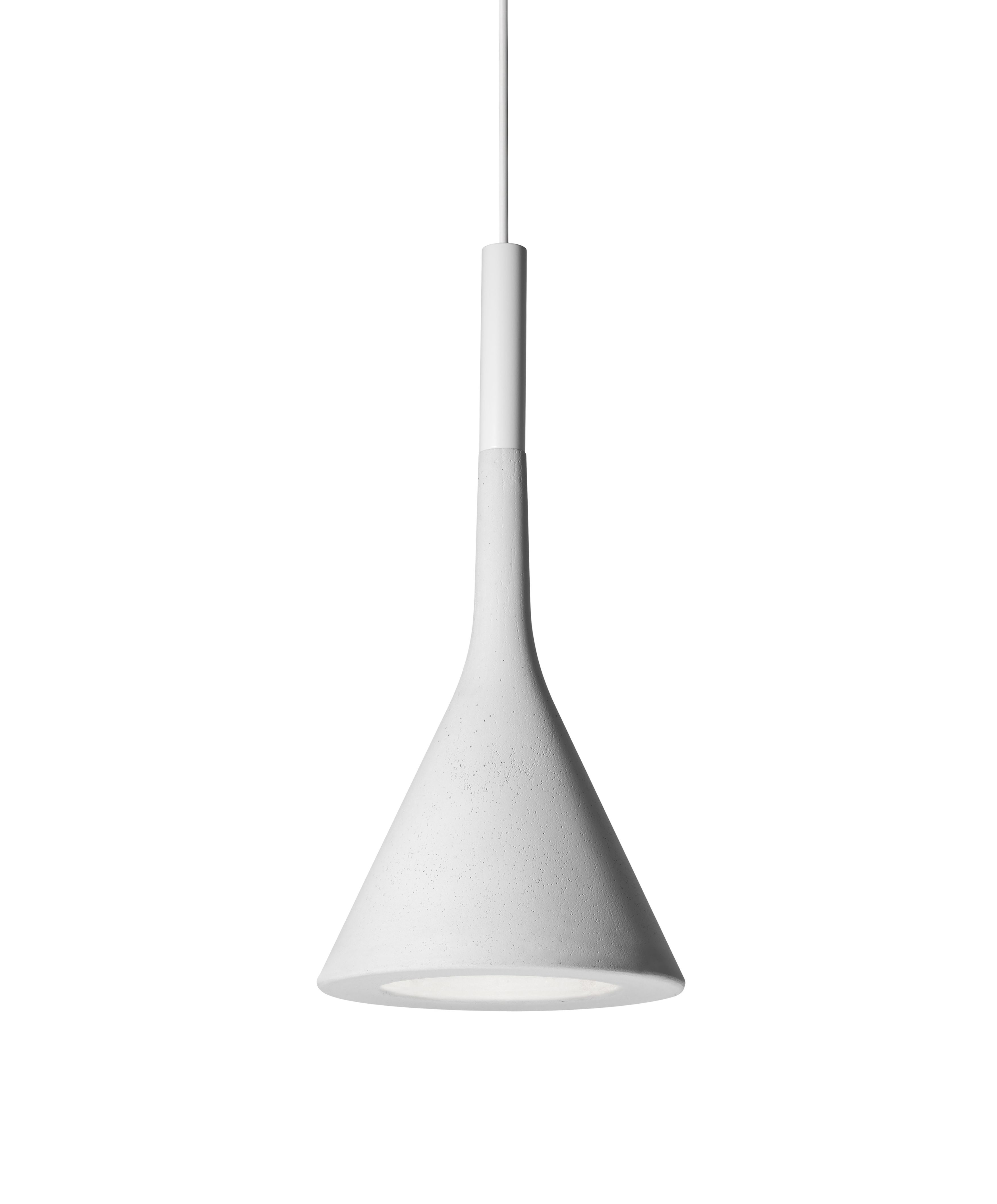 Weiße Aplomb Pendelleuchte von Foscarini: Moderne Hängelampe aus Beton für stilvolle Innenbeleuchtung.