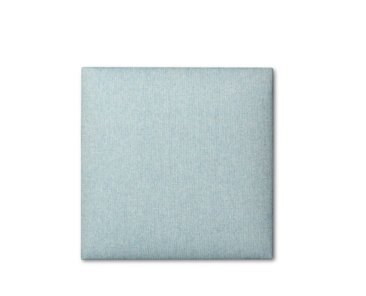 Hellblaues Cascando Pillow Grid Wandpaneel / Pinnwand für Büro und Homeoffice.