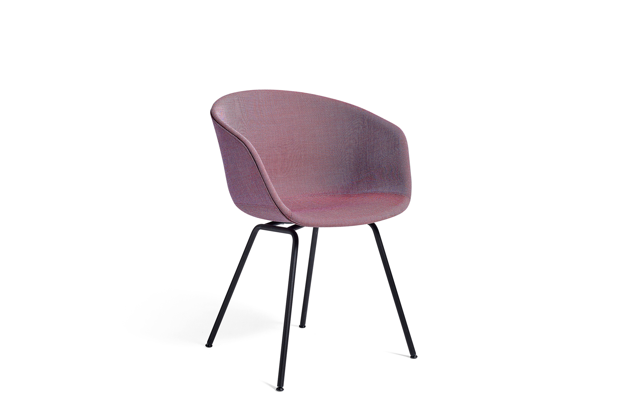 About A Chair AAC27 Stuhl von Hay mit Vollpolster in Rosa und schwarzem Gestell.