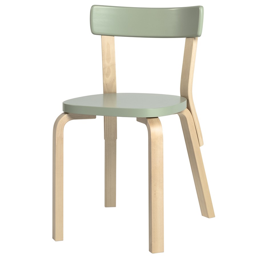 Artek Stuhl 69, hellgrün lackiert, mit hellem Holzgestell, skandinavisches Design für Esszimmer und Wohnbereich.
