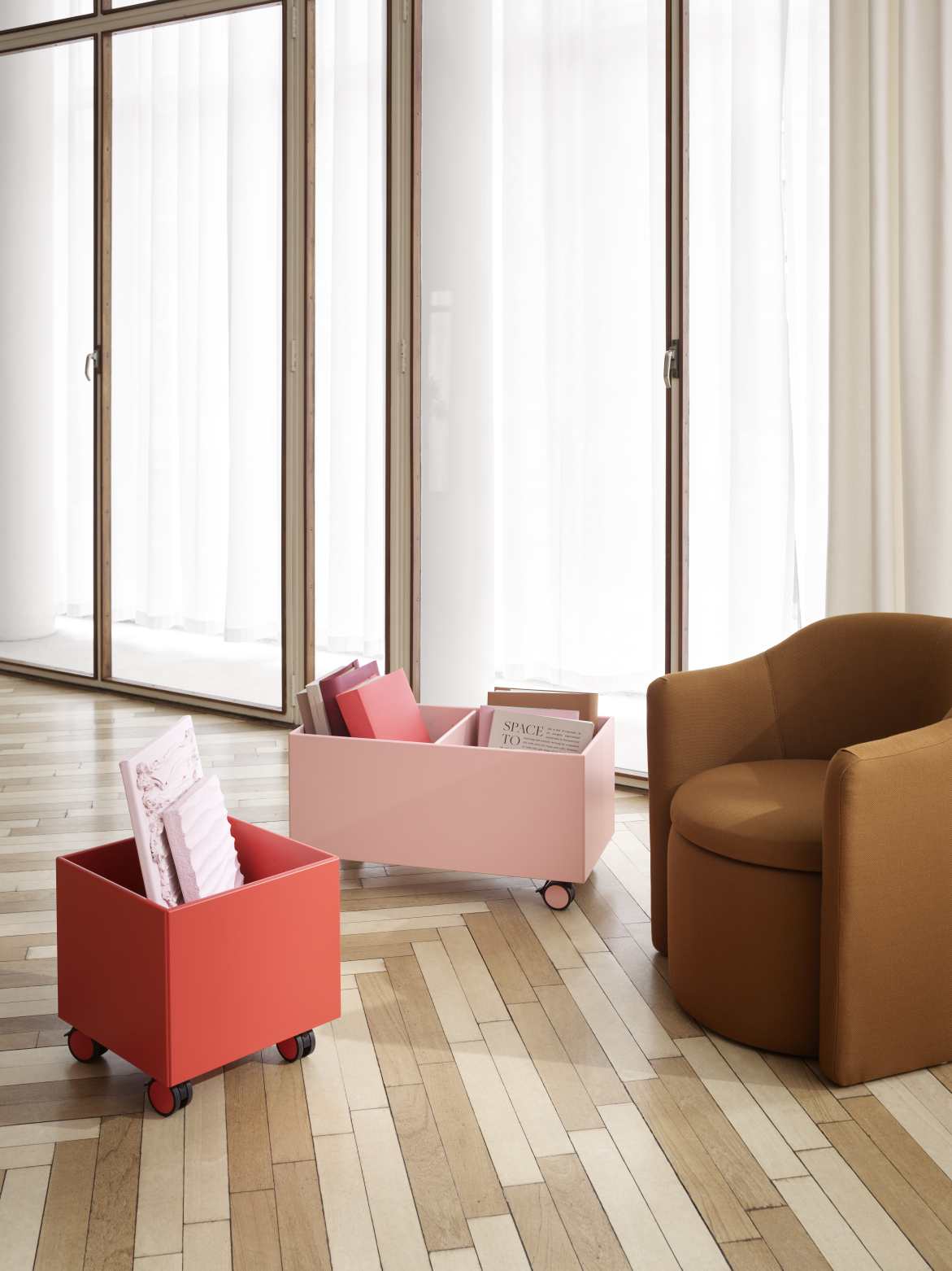Colour Box Aufbewahrungsbox auf Rollen in Rot und Rosa, praktische Möbel zur Aufbewahrung und Ordnung.