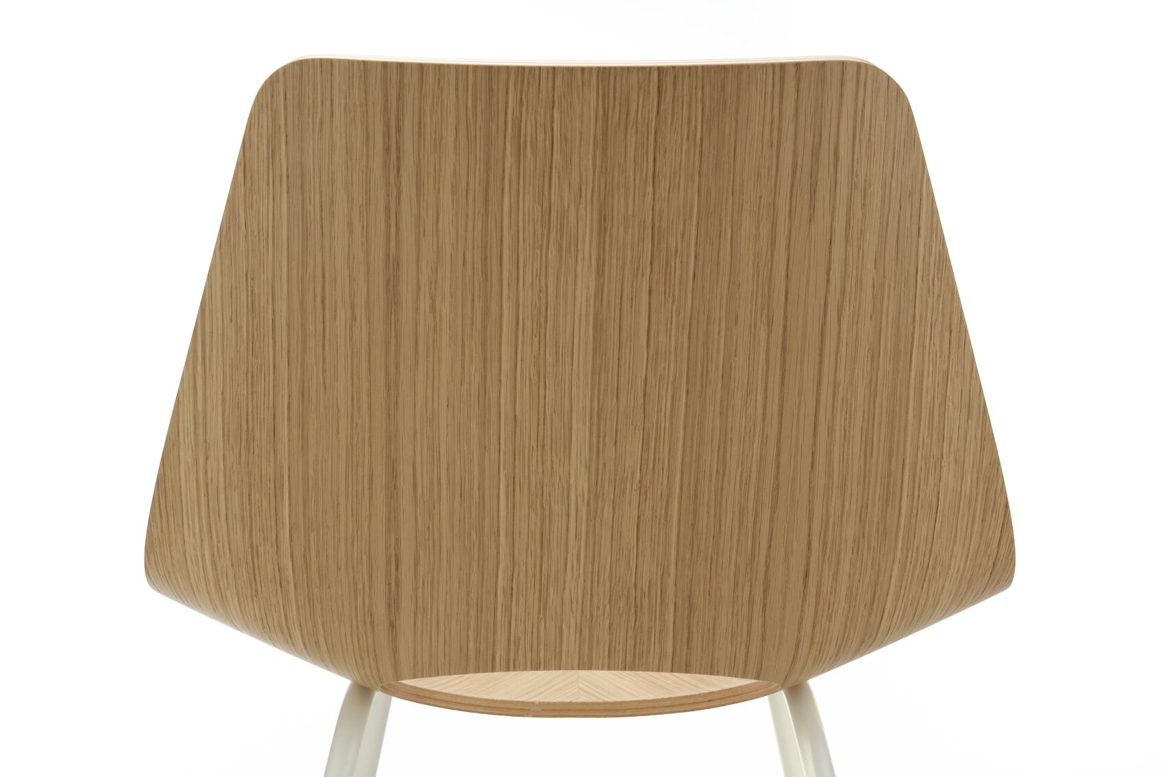 Rückansicht des S 661 Stahlrohrstuhls Thonet mit hellem Holzfurnier und weißen Stahlrohrbeinen.