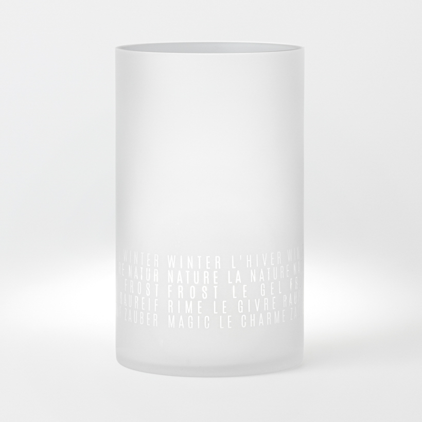 Räder Winterzauber Windlicht, mattweißes Glas mit dreisprachigen Wintermotiven, stimmungsvolle Dekoration für die Adventszeit.
