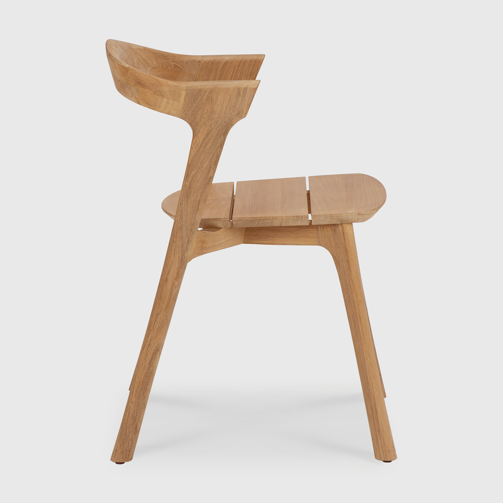 Bok Outdoor Stuhl aus Teakholz von Ethnicraft, Seitenansicht, Gartenmöbel, Holzstuhl.
