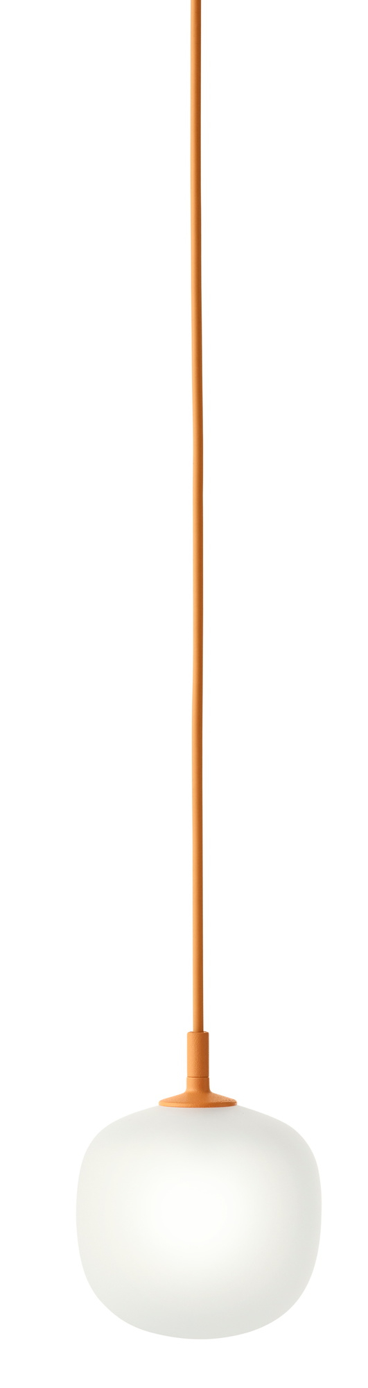 Weiße Rime Pendelleuchte von Muuto mit orangem Kabel und Aufhängung, moderne Innenbeleuchtung.