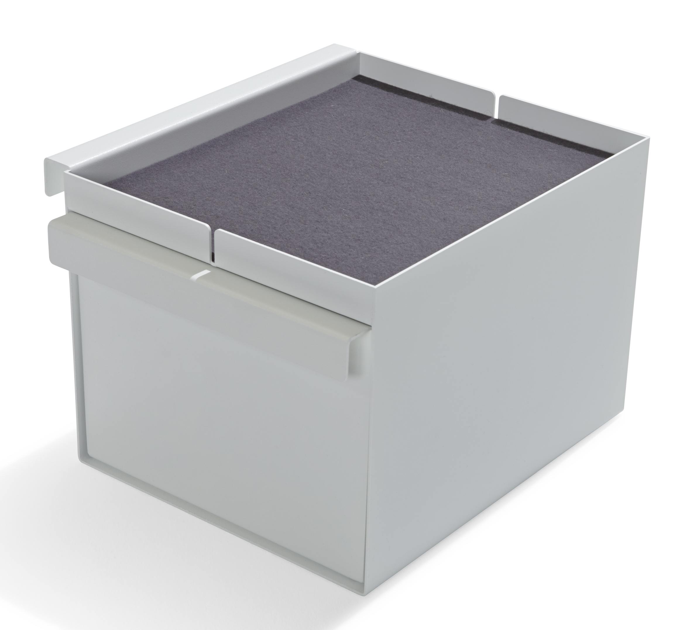Flai Add-On Element: Weißer Schubkasten von Müller Möbelwerkstätten mit grauer Filzeinlage. Möbel für Büro und Wohnen.