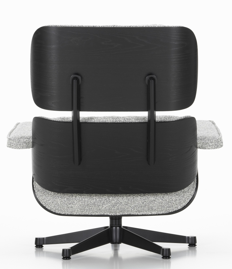 Rückansicht des Eames Lounge Chair Sessels von Vitra mit schwarzem Holz und grauem Stoffbezug.