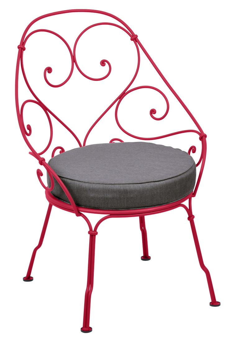 Fermob 1900 Sessel Cabriolet Outdoor, rotes Metallgestell mit grauer Sitzauflage, Gartenmöbel für Terrasse und Balkon.