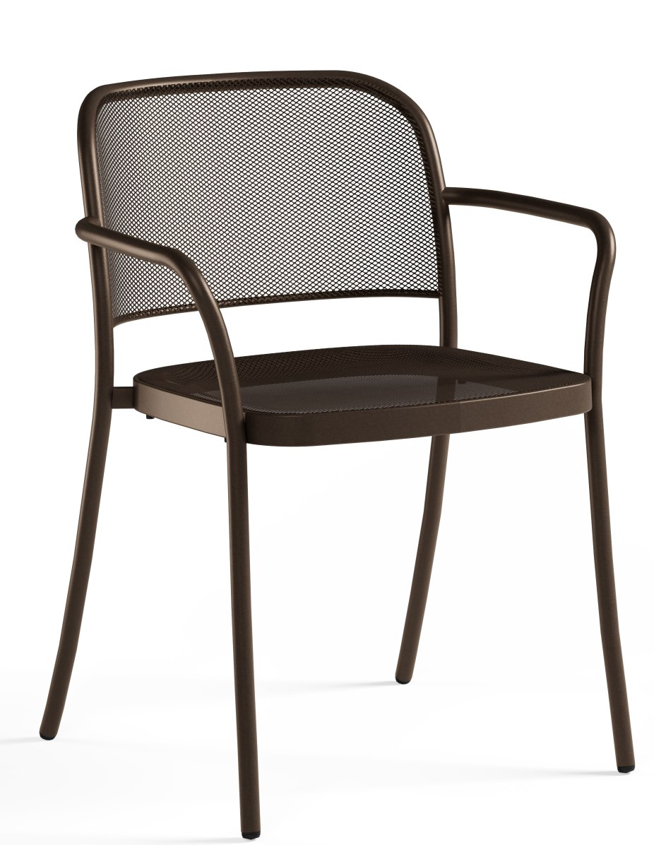 Café Armchair von Emu, ein brauner Outdoor-Stuhl mit Armlehnen und Netzstruktur, freigestellt auf weißem Hintergrund.