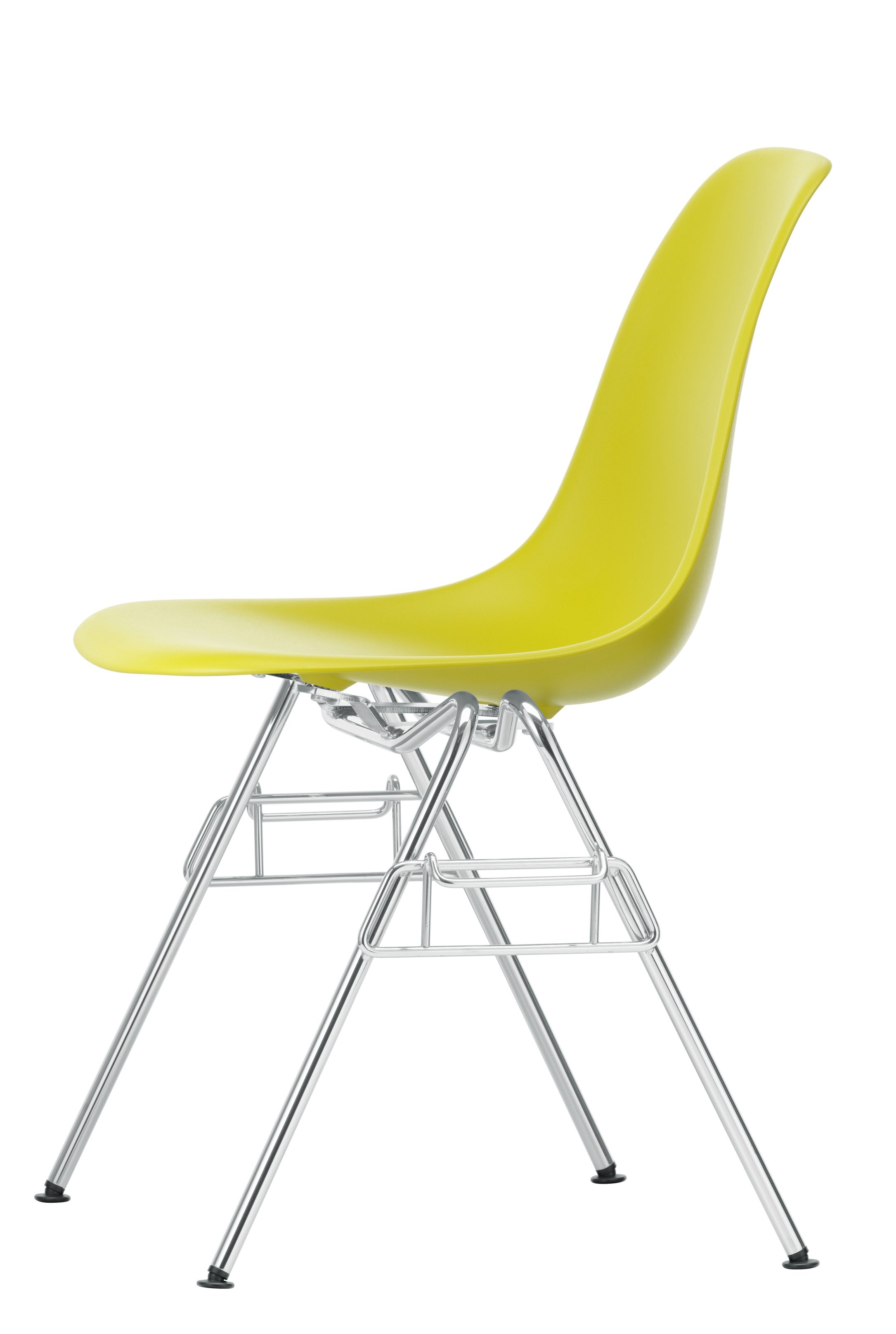 Eames Plastic Side Chair DSS Stuhl von Vitra in Gelb mit verchromtem Stahlgestell.