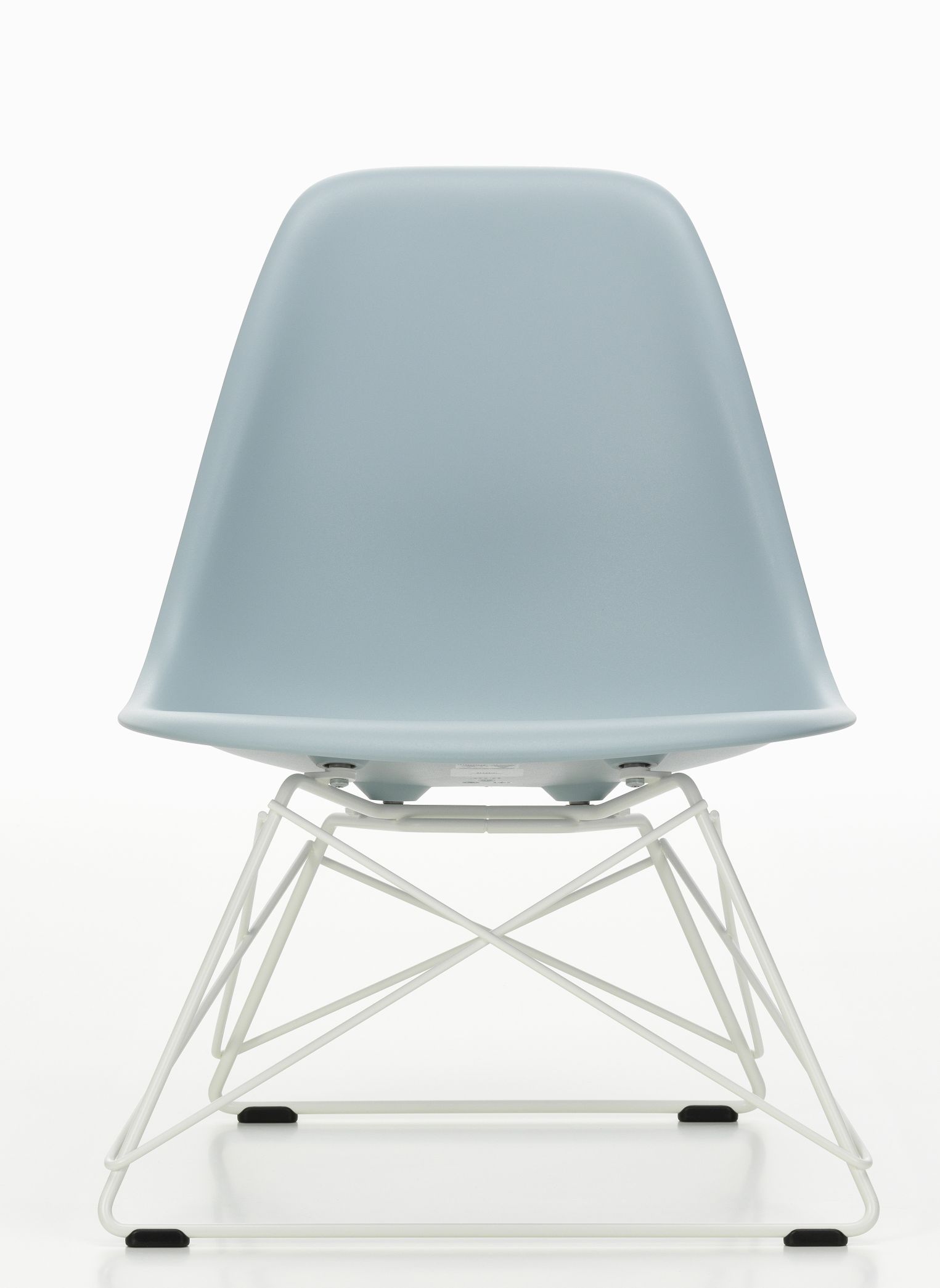 Vorderansicht des hellblauen Eames Plastic Side Chair LSR Stuhls von Vitra mit weißem Drahtgestell.