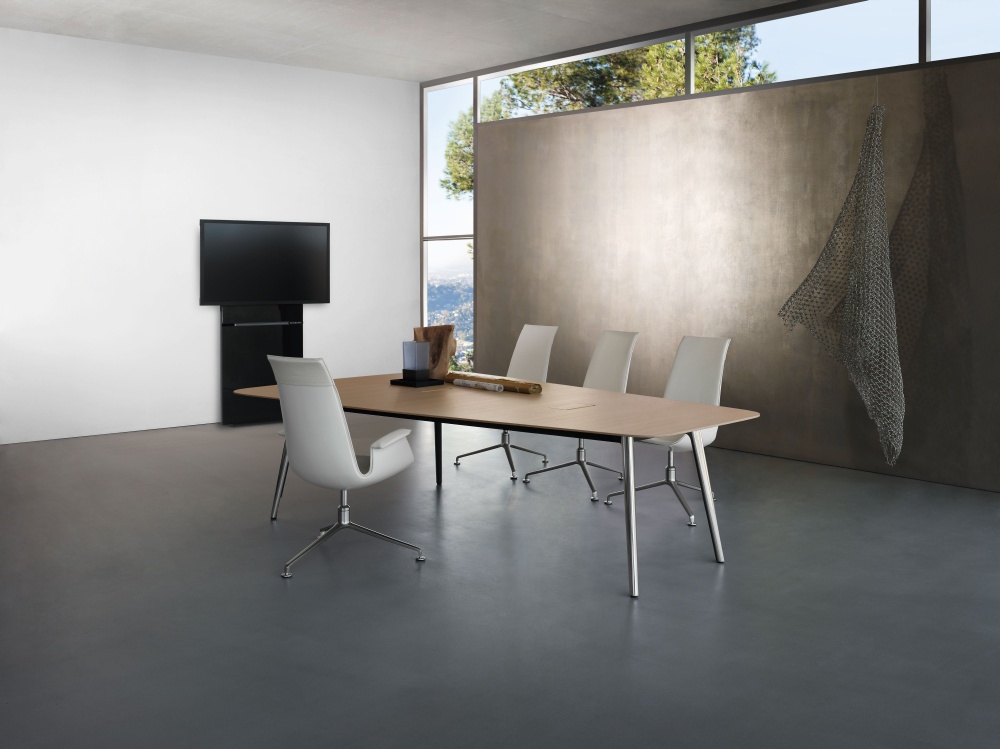 Walter Knoll FK 6725-3G Konferenzsessel in Weiß mit Besprechungstisch und TV-Element in modernem Büro.
