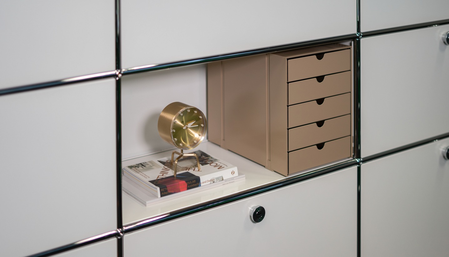 USM Haller Inos K1-kastenset C4 met 5 gesloten bakken Home Office Olijfgroen