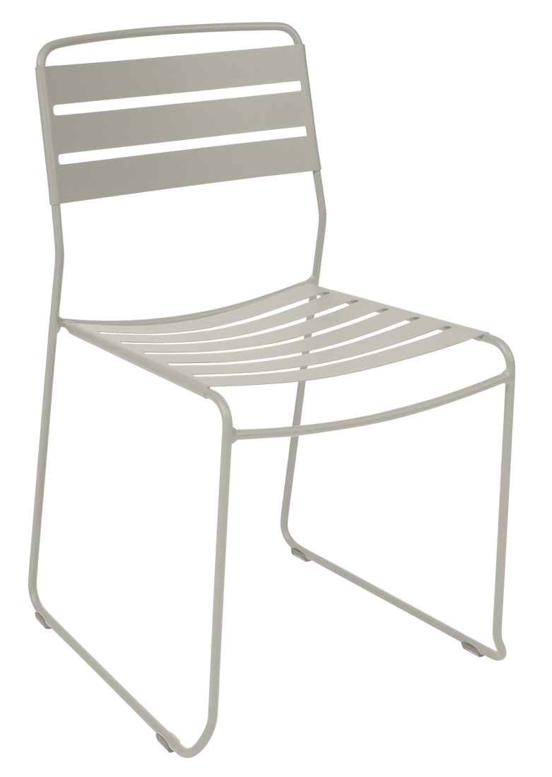 Fermob Surprising Chair Outdoor Stuhl, moderner Gartenstuhl aus Metall in Hellgrau, minimalistisches Design.