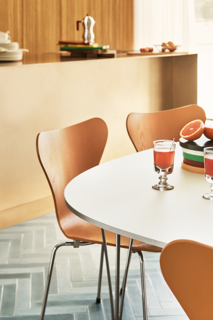 Tafelserie Super Elliptisch van Fritz Hansen