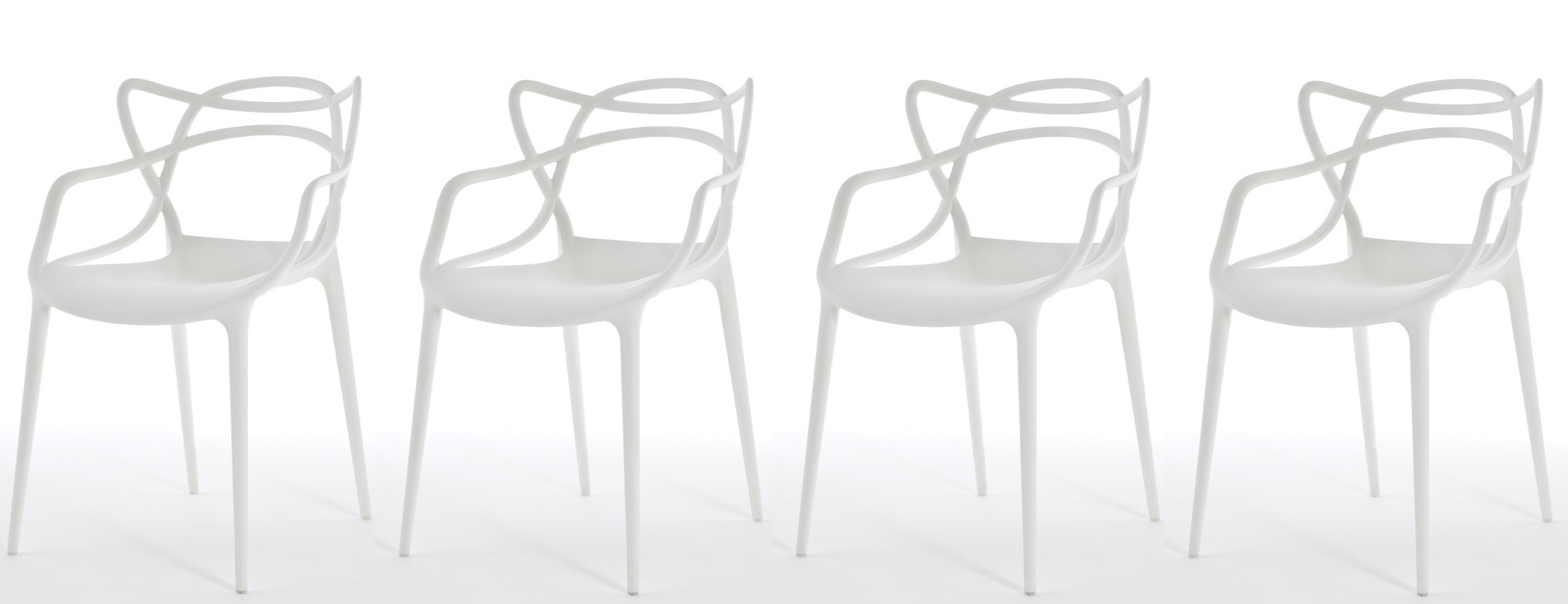 Vier weiße Masters Stühle von Kartell, Design Stühle mit Armlehne, modernes Möbeldesign.