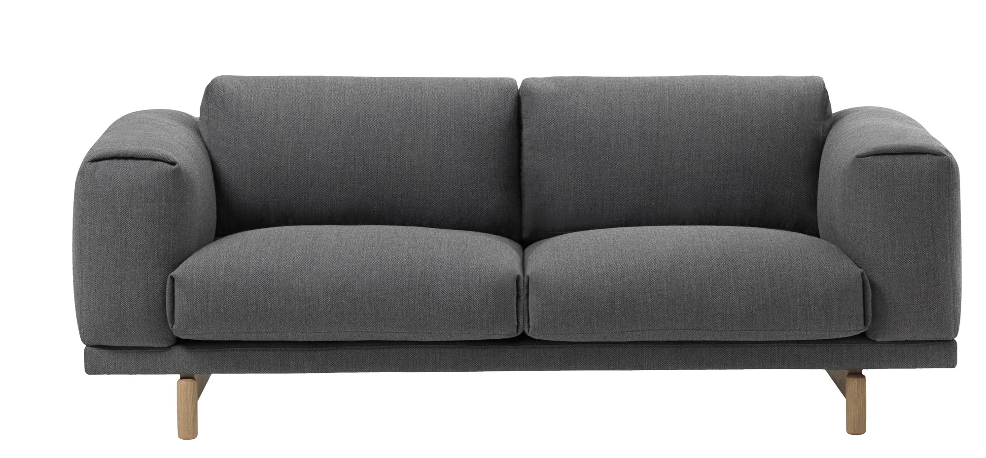 Graues Muuto Rest Sofa, ein modernes 2-Sitzer Sofa mit minimalistischem Design und hellen Holzfüßen.