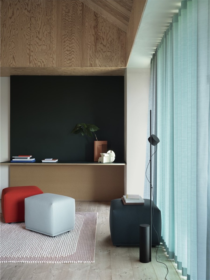 Post vloerlamp van Muuto