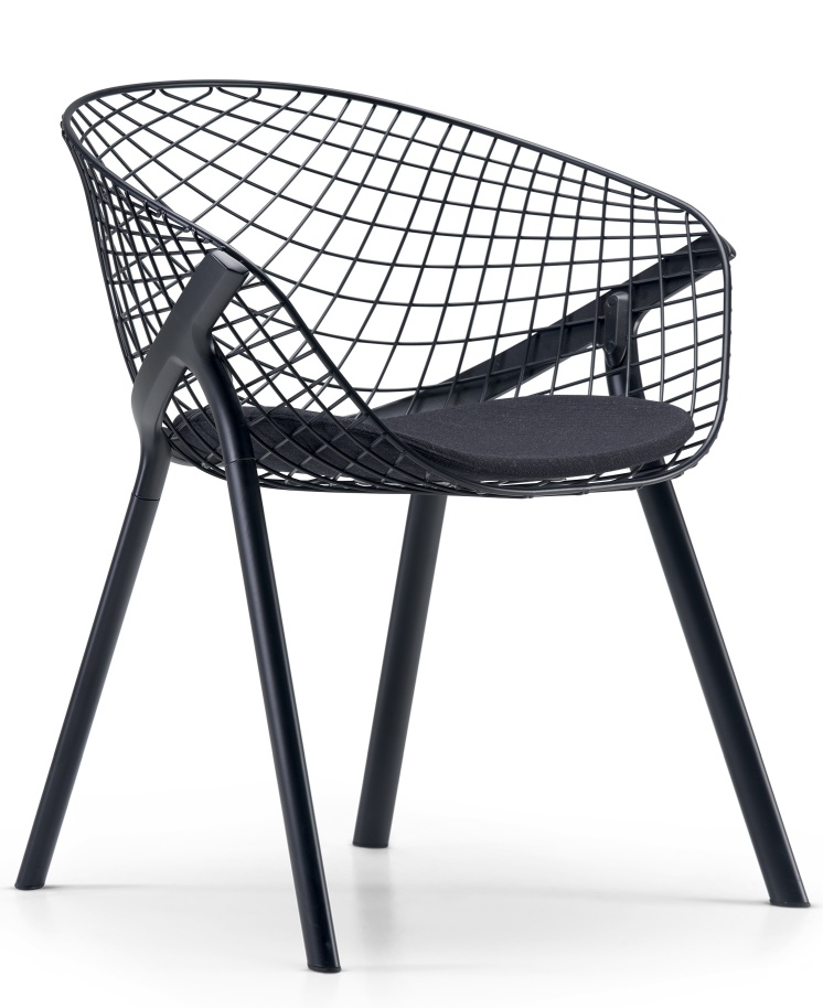 Schwarzer Kobi Chair Stuhl mit Drahtgeflecht und Sitzkissen, modernes Design für Wohnzimmer und Büro.