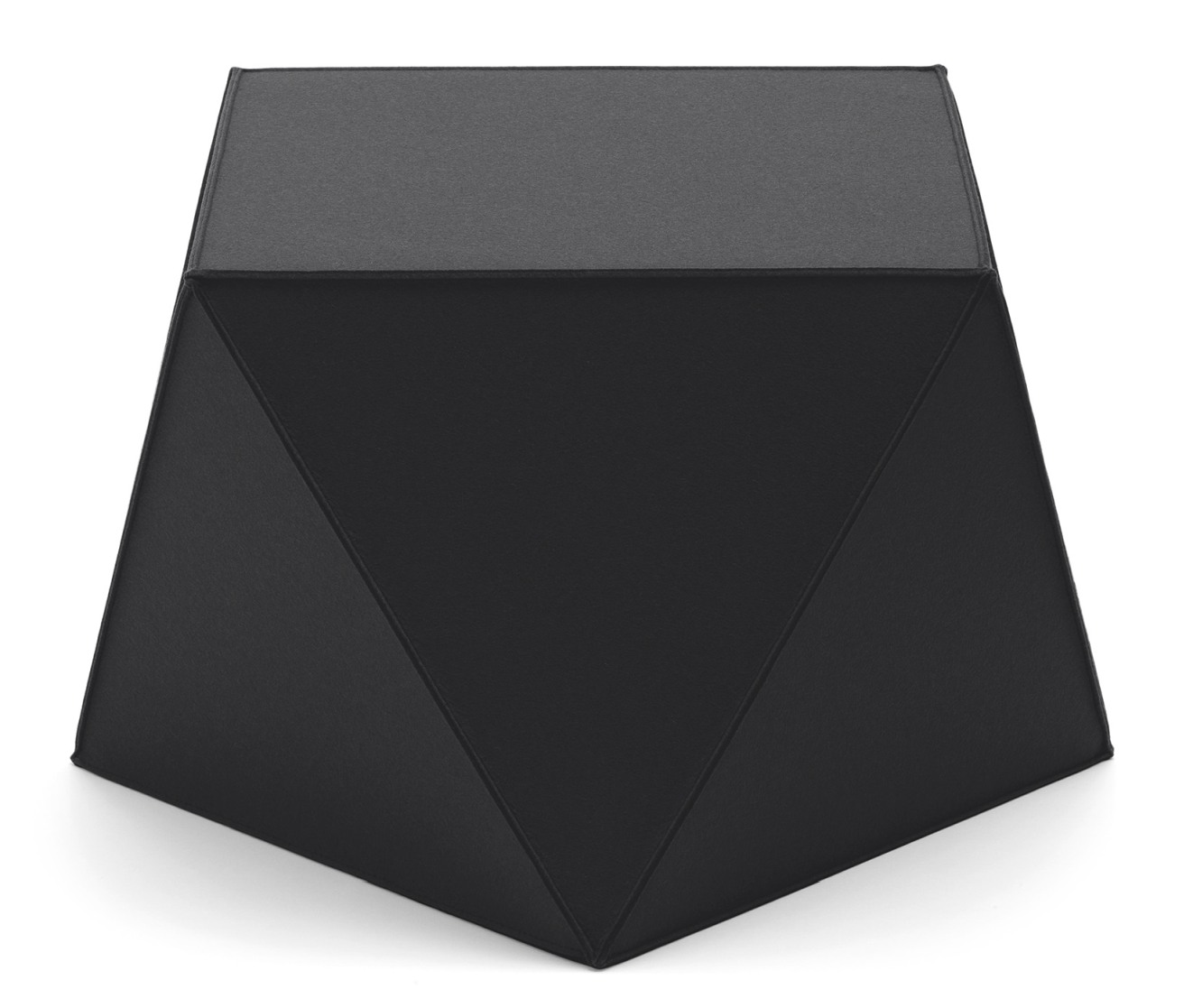 Schwarzer Diamond Sitzhocker von HEY-SIGN by BWF Group, moderner Filzhocker in Diamantform für Wohnzimmer.