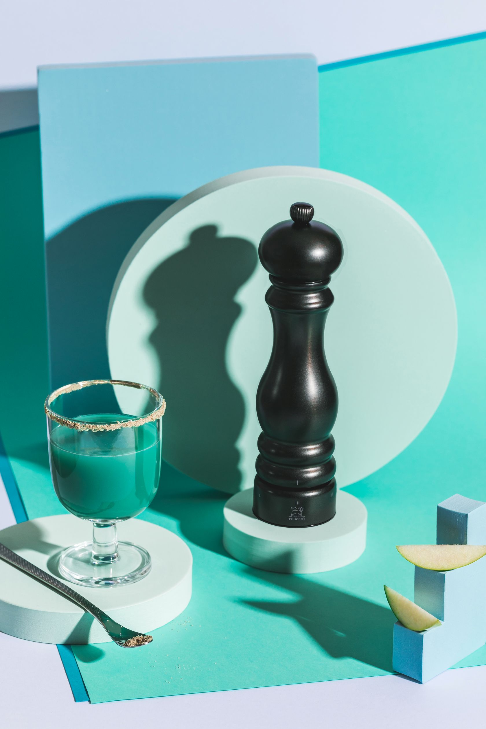Produktfoto: Elegante Peugeot Salzmühle Paris Chef Carbon, 22 cm, für Küche und Tisch.