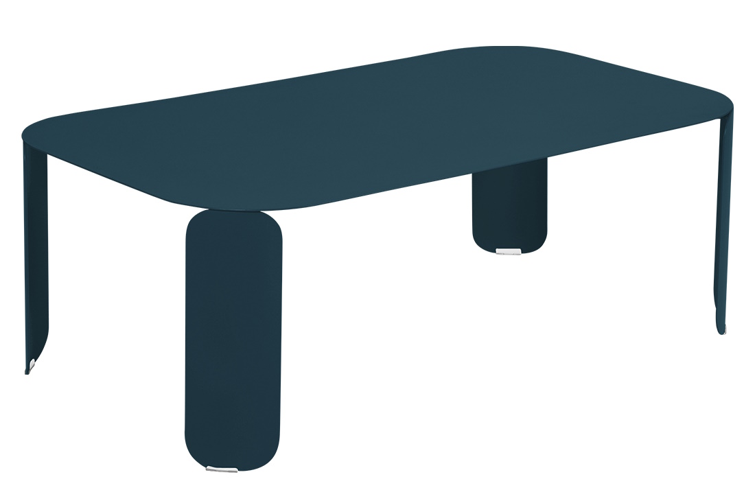 Blauer Fermob Bebop Outdoor-Tisch: Moderner, rechteckiger Couchtisch für Garten, Terrasse oder Balkon.