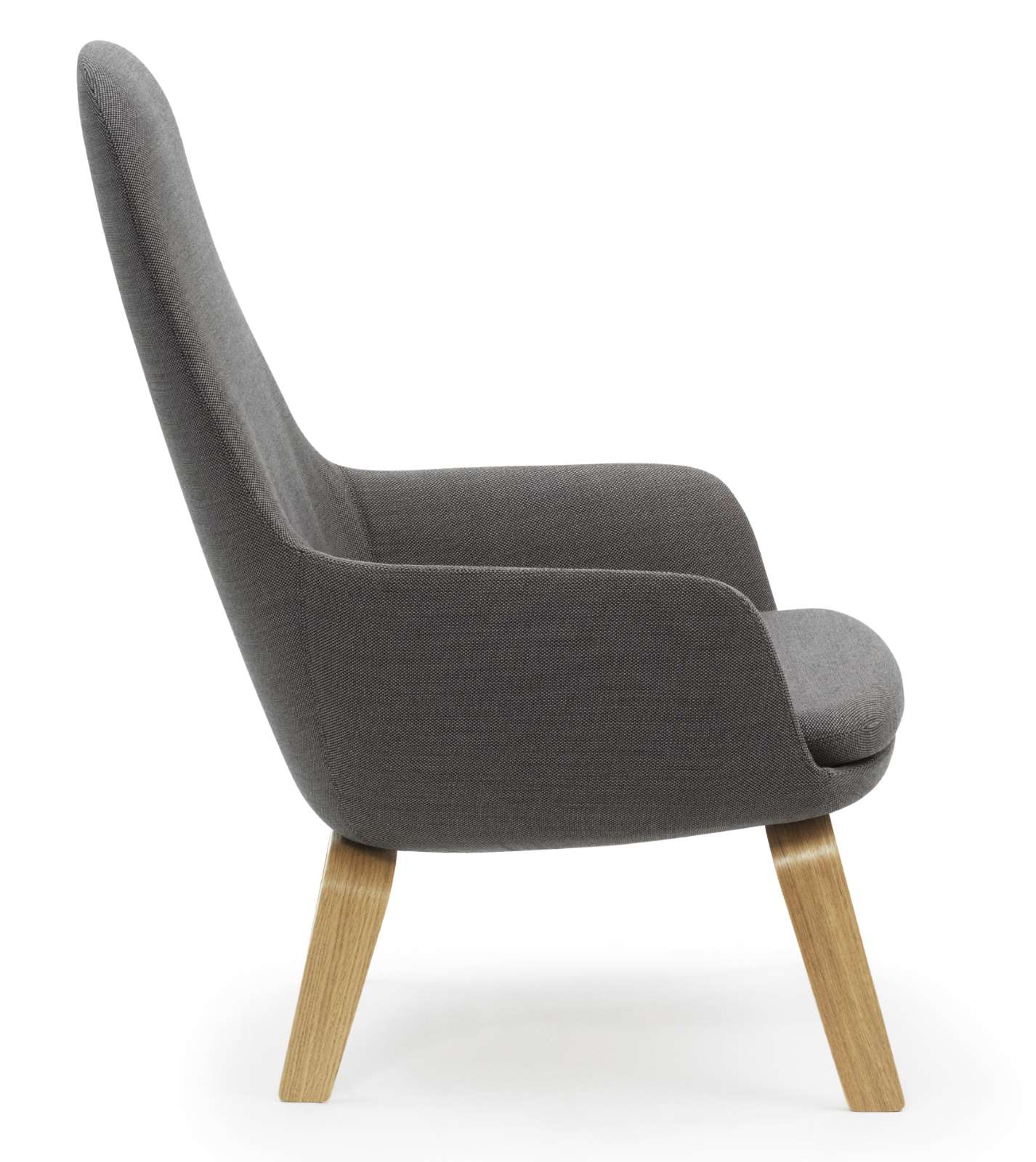 Grauer Era Lounge Chair Sessel von Normann Copenhagen, hohe Rückenlehne und Holzbeine.