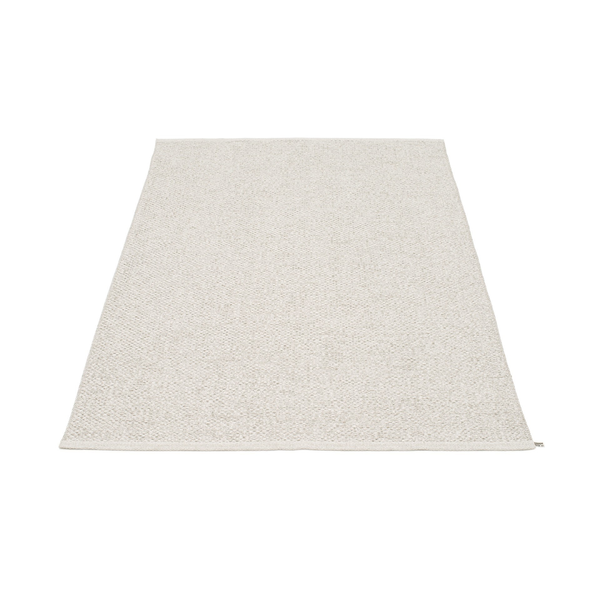 Beige Svea Kunststoffteppich von Pappelina, 140x220 cm. Moderner, pflegeleichter Teppich für Innen und Außen.