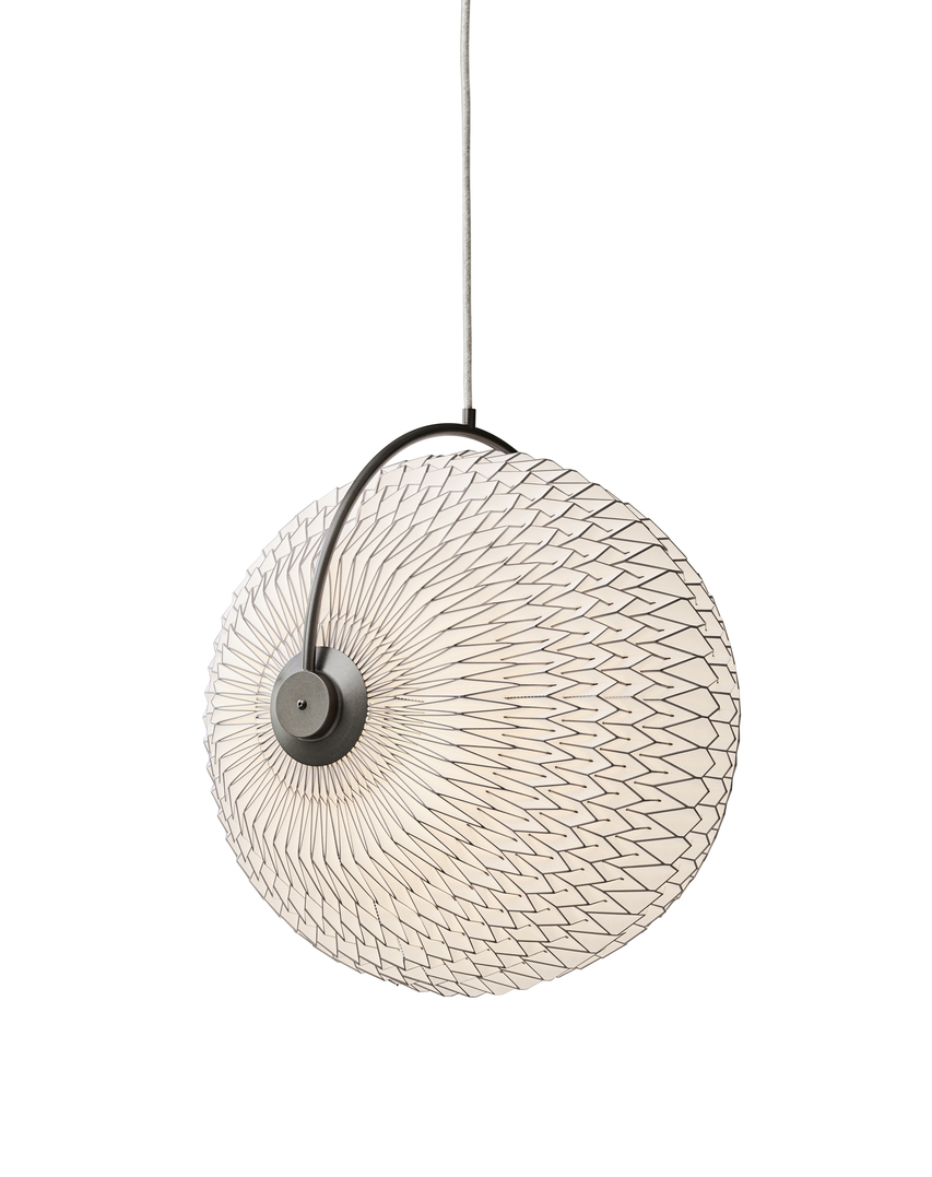CALEO Pendelleuchte von Le Klint: Runde, weiße Designerlampe mit filigranem, plissiertem Lampenschirm für stilvolle Beleuchtung.