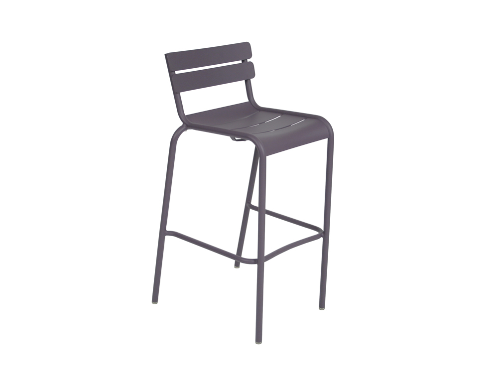 Luxembourg Barhocker von Fermob in Pflaume, moderner Outdoor Hocker aus Metall für Garten und Terrasse.