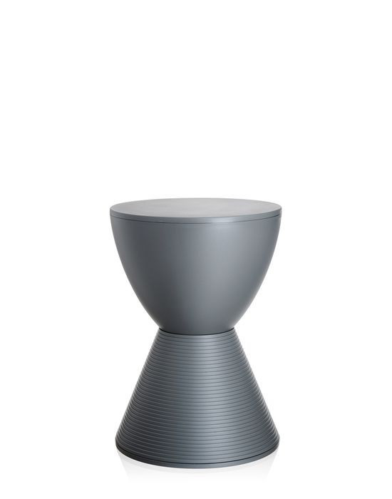 Prince AHA Hocker von Kartell, taubengrau, modernes Design für Wohnzimmer und Garten.
