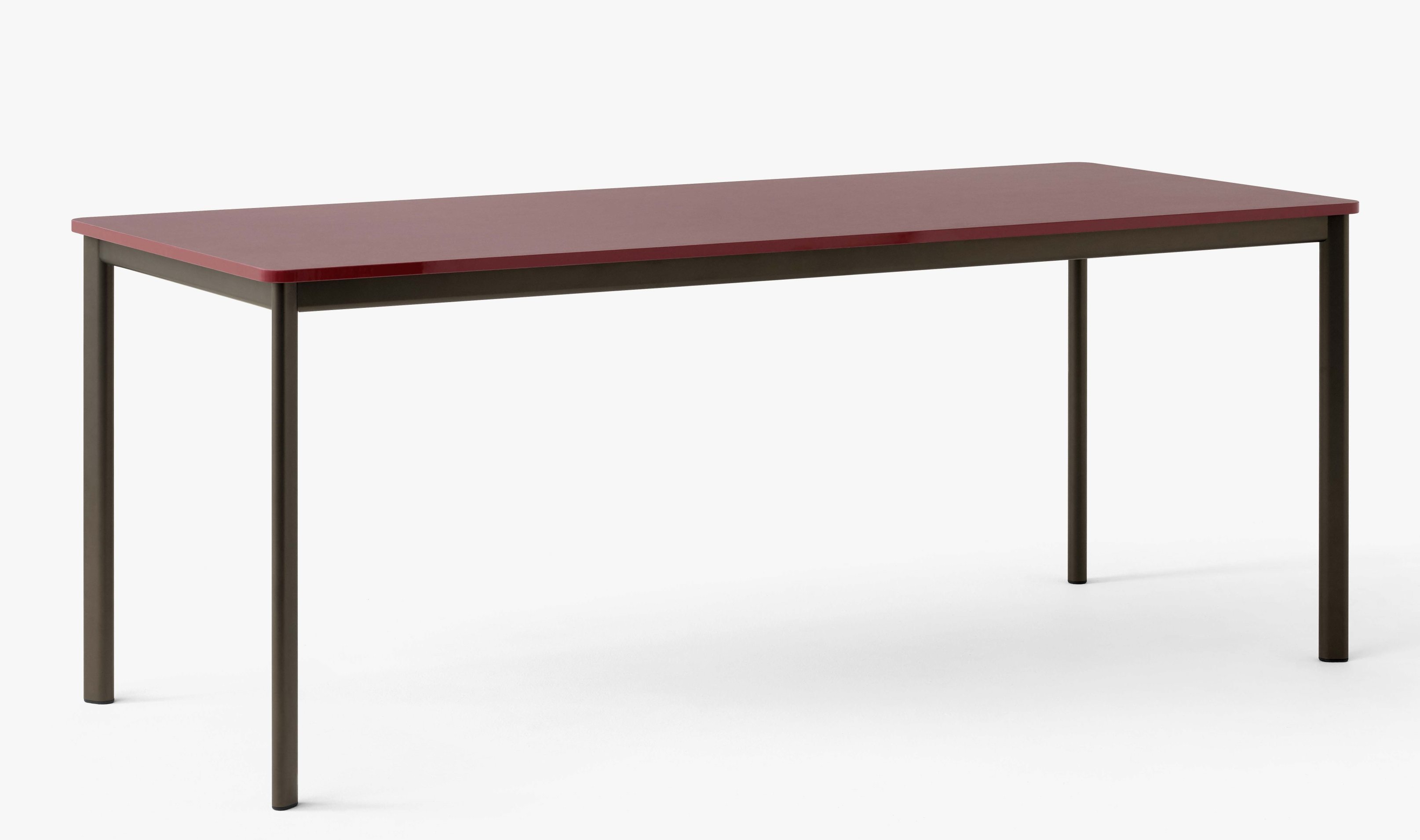 AndTradition Drip Table HW58 mit bordeauxroter Tischplatte und dunkelbraunem Metallgestell, minimalistisches Design für Esszimmer oder Büro.