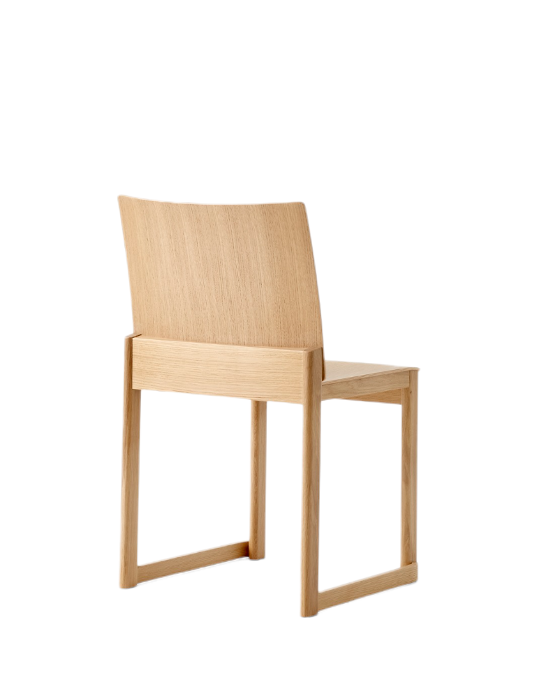 Allwood AV35 Side Chair von AndTradition, Ansicht von hinten, Holzstuhl, minimalistisches Design.