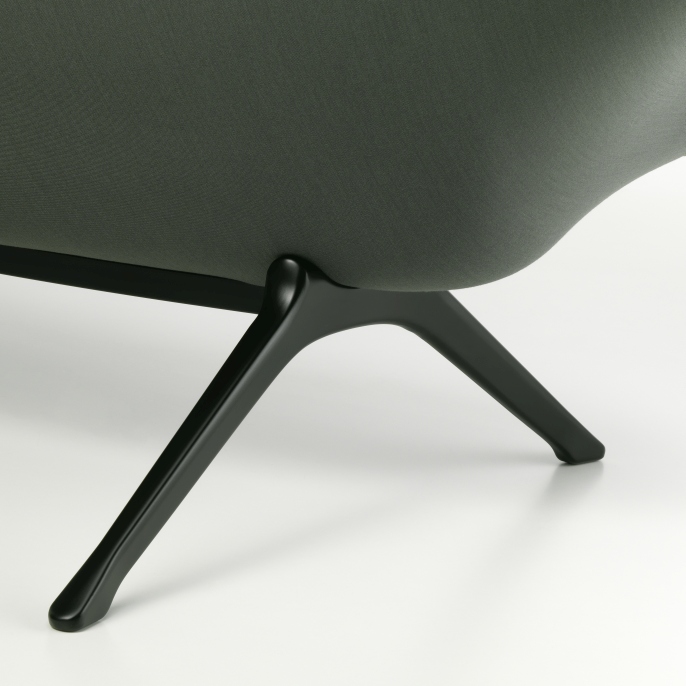 Detailaufnahme des Abalon Sofas von Vitra: Dunkelgrüner Stoffbezug und schwarze, elegante Holzbeine.