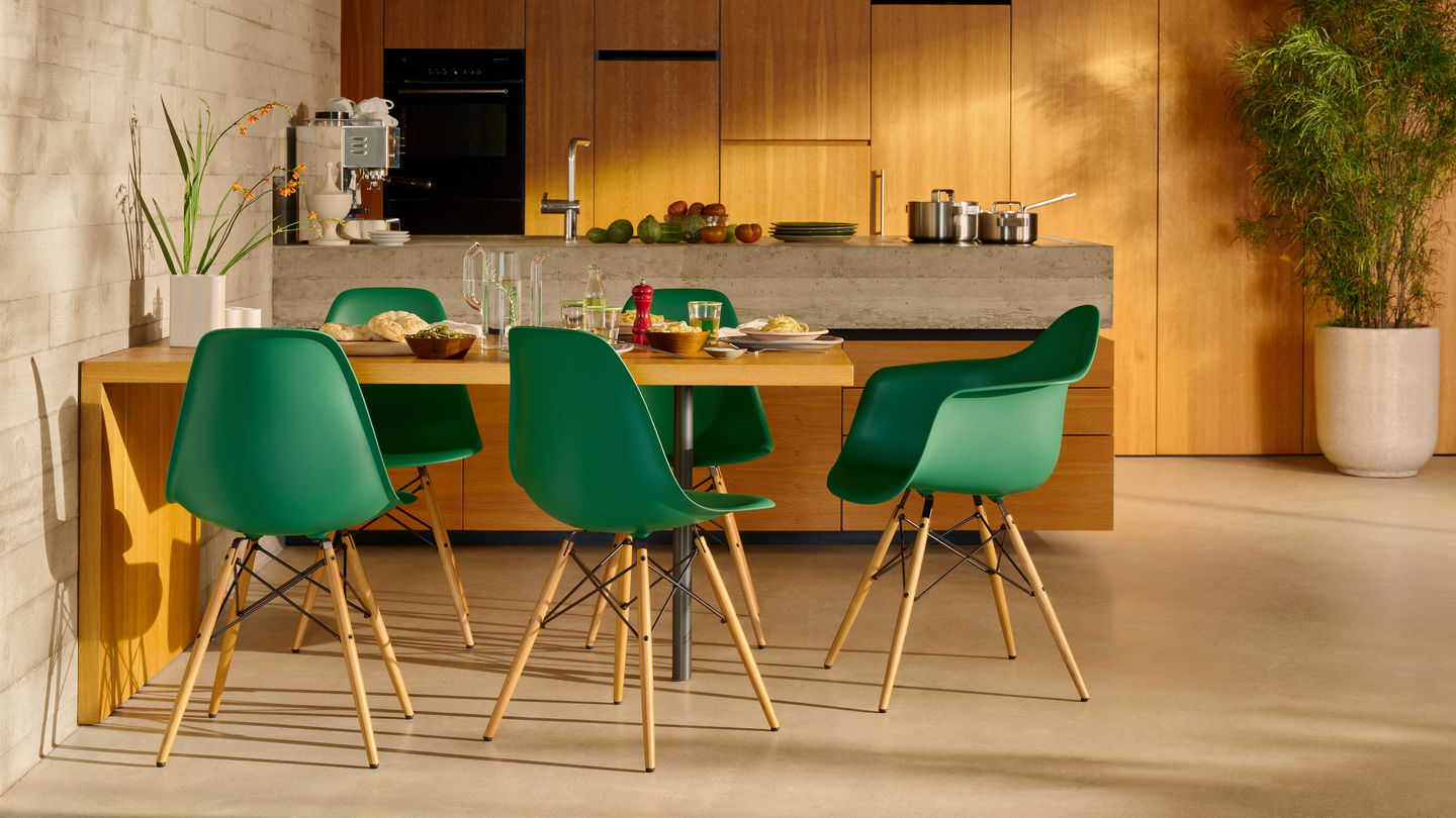 Eames Plastic Arm Chair DAW-stoel Vitra
