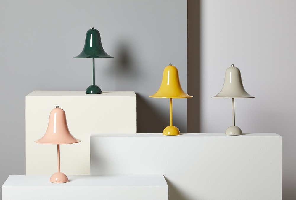 Verschiedenfarbige Pantop Tischleuchten von Verpan, moderne Designleuchten für Wohnzimmer und Schlafzimmer, stimmungsvolle Beleuchtung.
