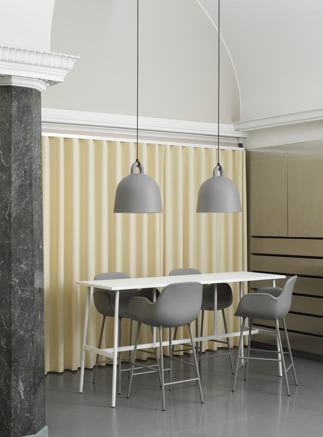 Bell Lamp hanglamp Ø 35 x H 37 cm / WIT Normann Copenhagen UNIEK EXEMPLAAR
