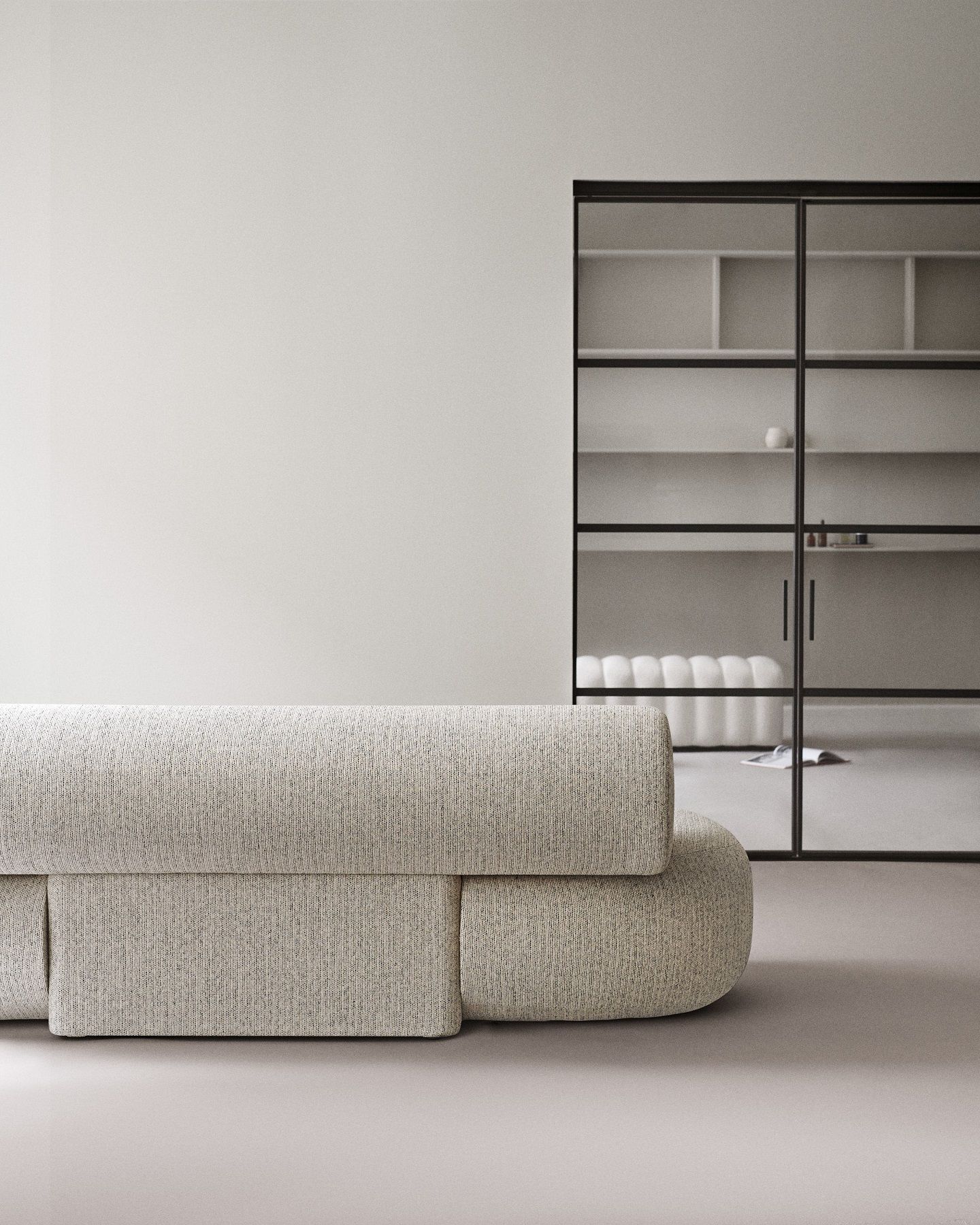 Detailaufnahme des Hippo Sofas von Norr11 in Beige, modernes Design für Wohnzimmer und Lounge-Bereiche.