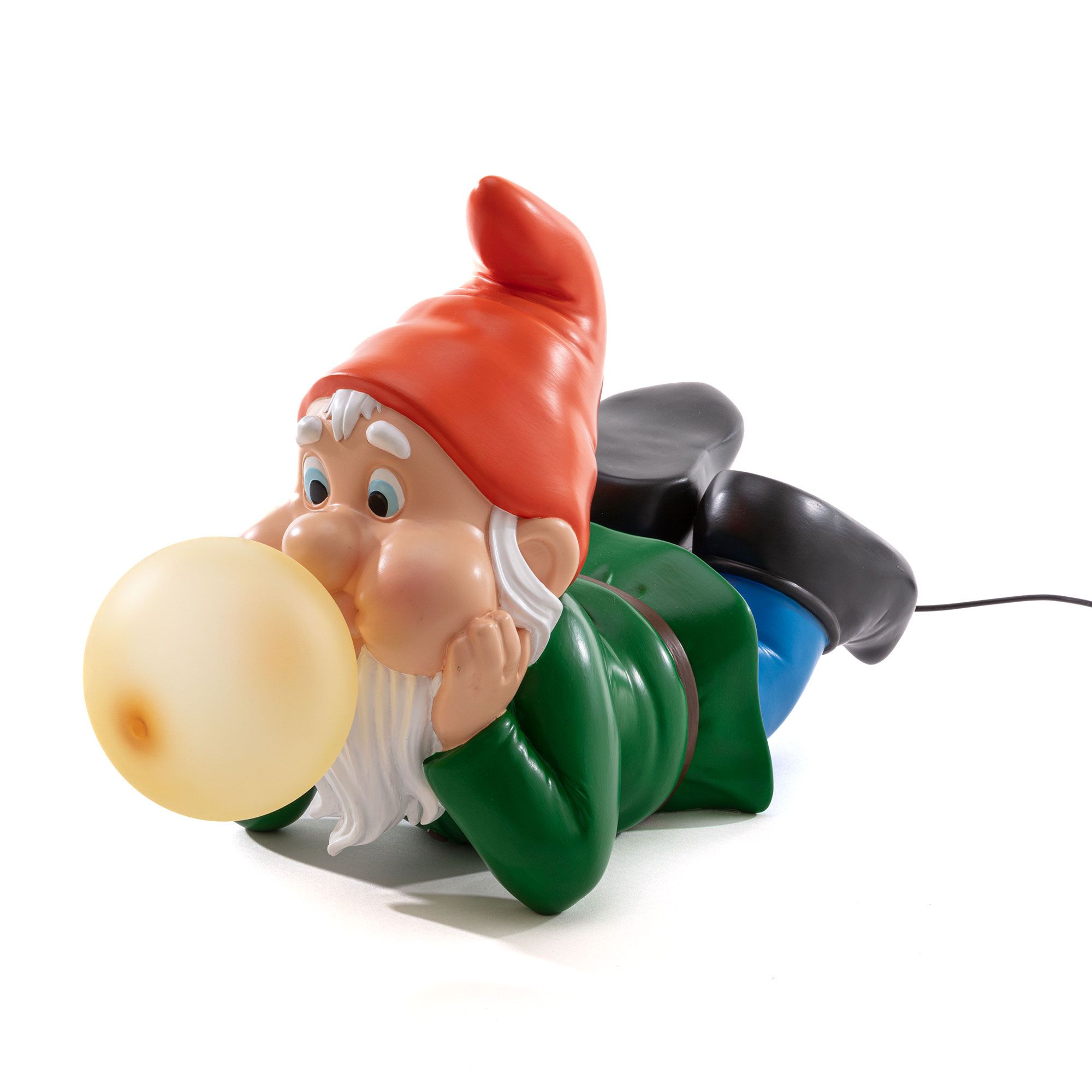Gummy Dreaming Leuchte von Seletti: Liegender Gartenzwerg mit leuchtender Kaugummi-Blase als Lampe.