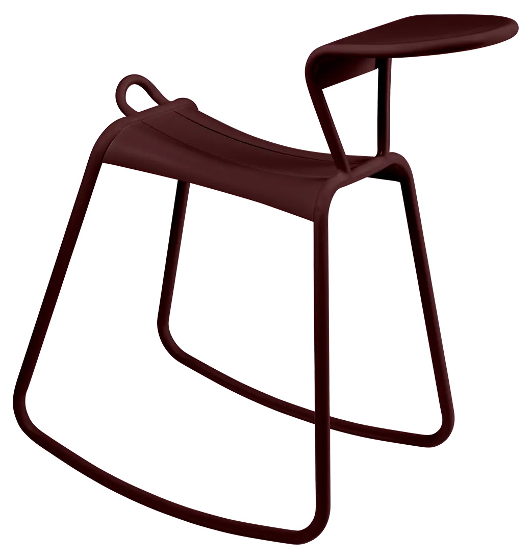 Adadesk Beistelltisch Wippe Outdoor von Fermob, moderner, dunkelroter Metalltisch für den Garten und Balkon.