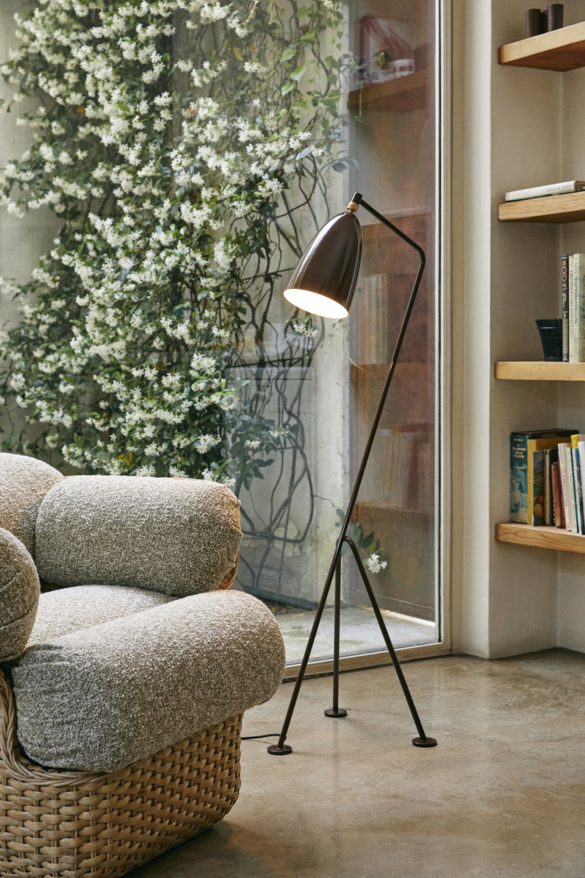 Gräshoppa / Grashoppa staande lamp Gubi