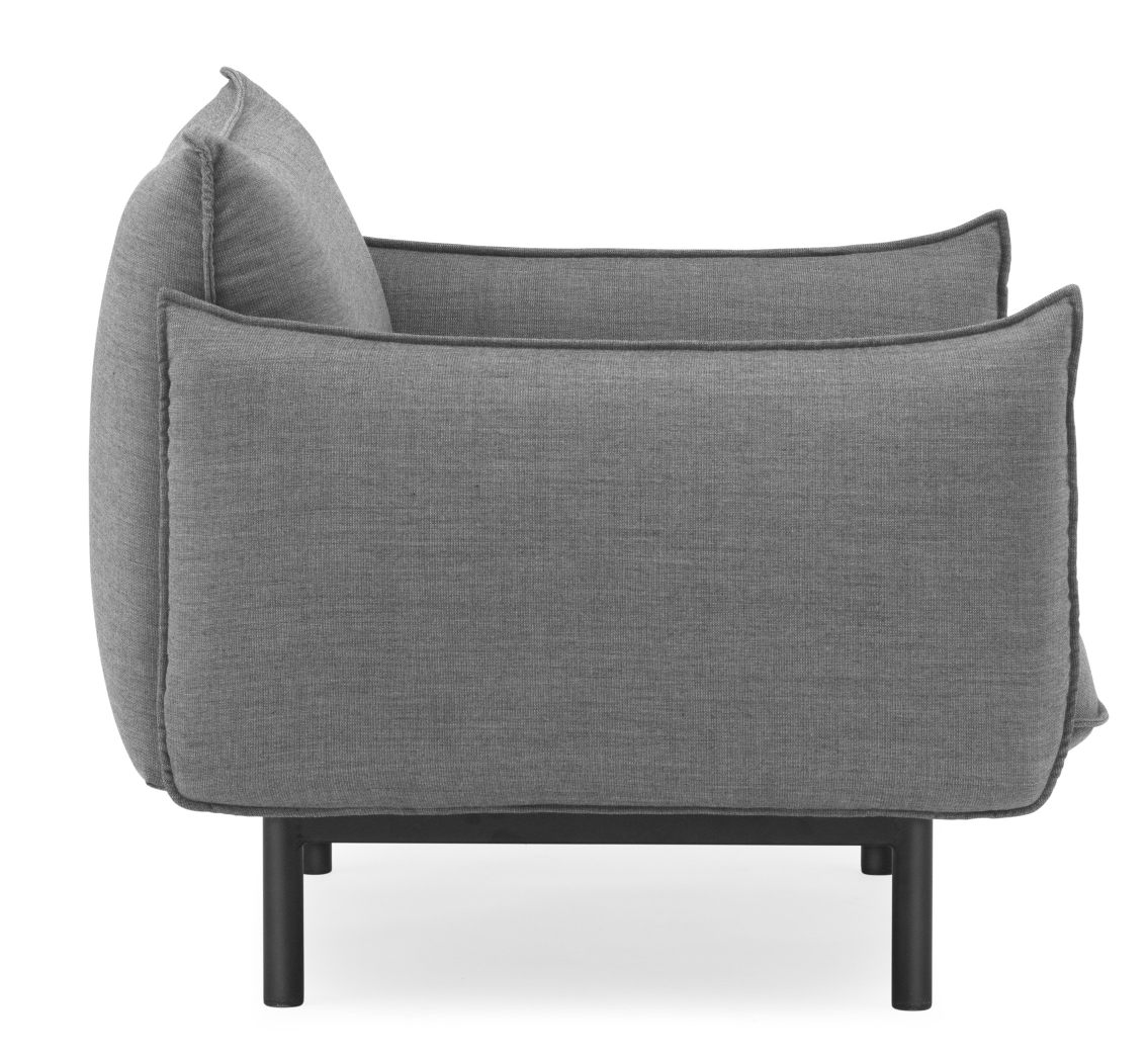 Ark Lounge Chair Sessel von Normann Copenhagen, grauer Stoffbezug, modernes Design, bequemer Polstersessel für Wohnzimmer.