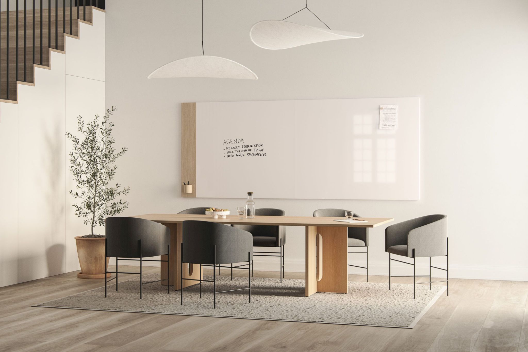 Heller Konferenzraum mit Chat Board Classic Wand Glastafel, Holztisch, grauen Stühlen und moderner Beleuchtung.