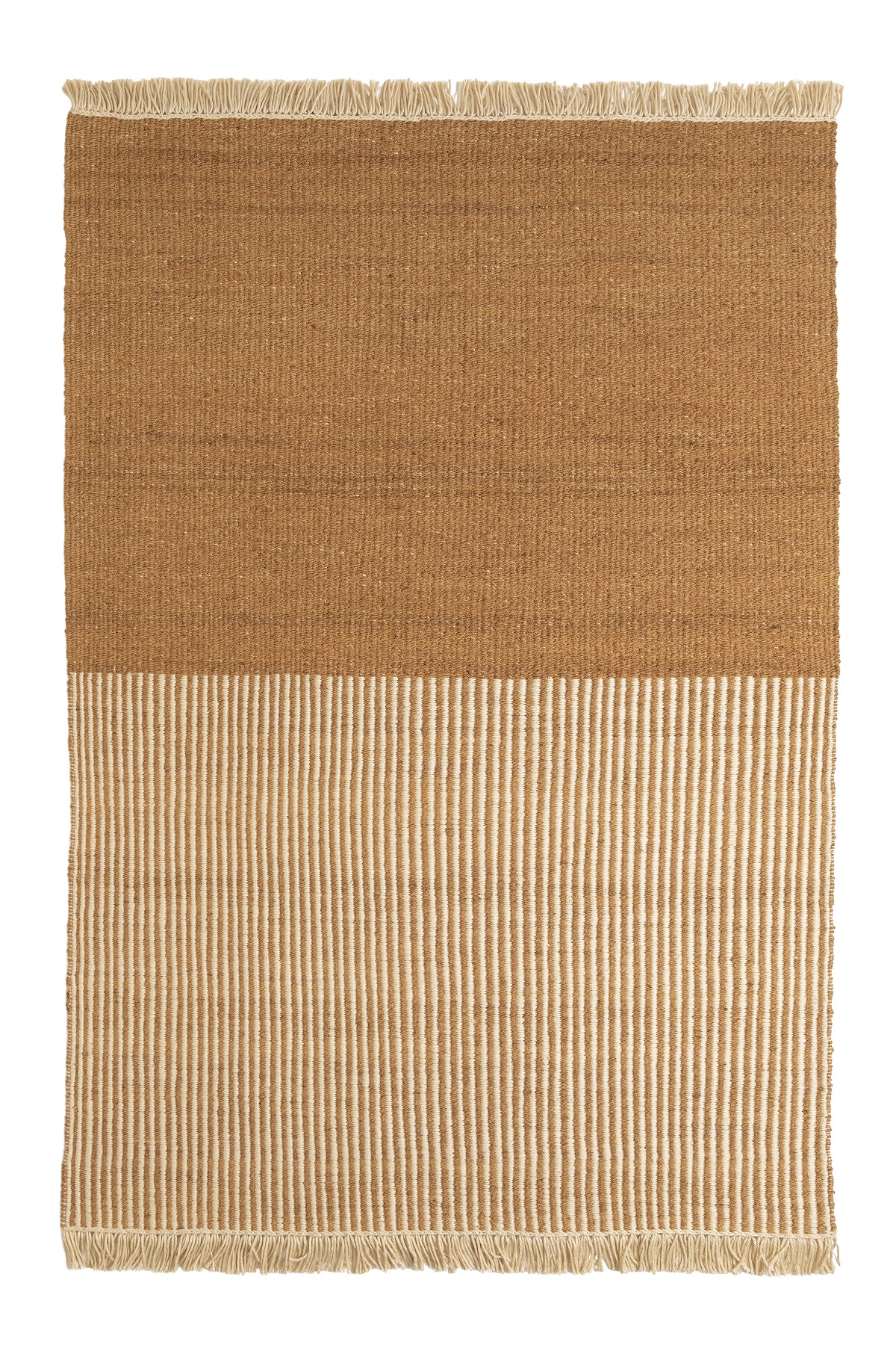 Nanimarquina Outdoor Teppich "Garden 200 Natural" mit Fransen und Streifenmuster für Garten und Terrasse.
