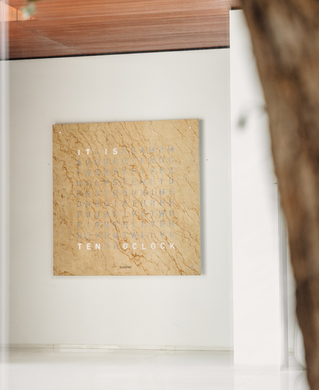 Earth 180 Creator's Edition wandklok / Tijdsobject Duits QLOCKTWO