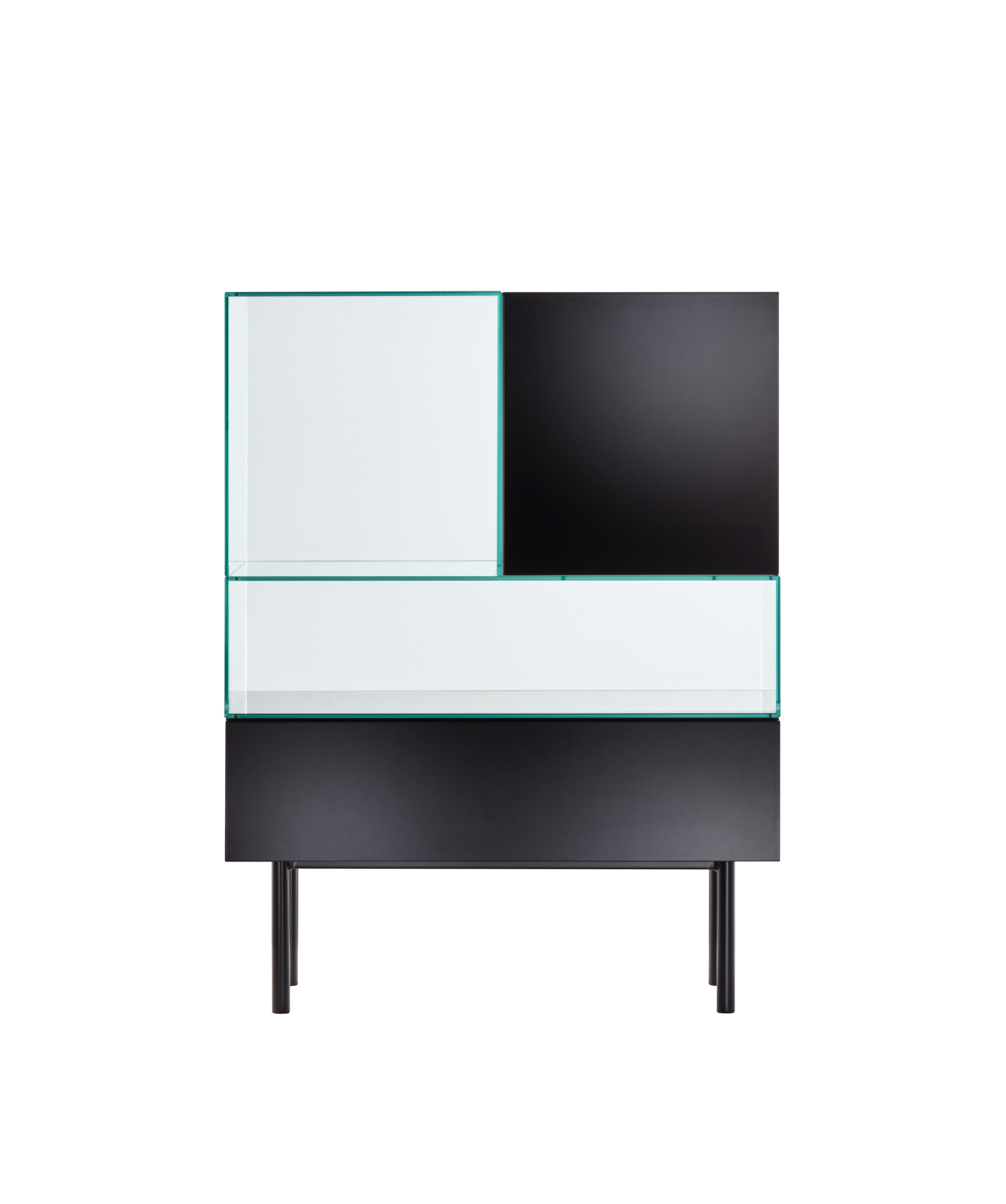 Tecta Vitrine S4-2 mit Glasböden und schwarzen Elementen, modernes Design für Wohnzimmer und Esszimmer.