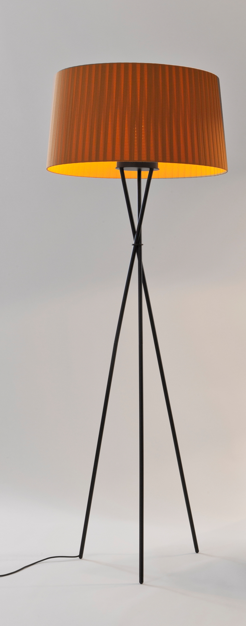 Tripode G5 staande lamp van Santa & Cole