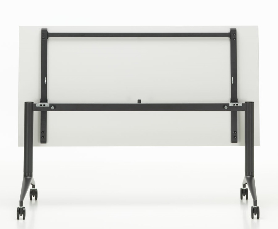 Detailansicht des Vitra MedaMorph Klapptisches: Unterseite der Tischplatte mit schwarzem Gestell und Rollen.